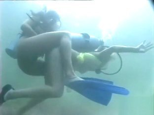 Scuba lesbians underwater